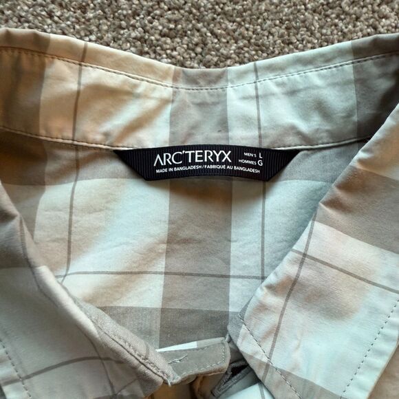 ARC'TERYX MENS SHORT SLEEVE CHECKERED BUTTON DOWN SHIRT MENS LARGE - Picture 2 of 8